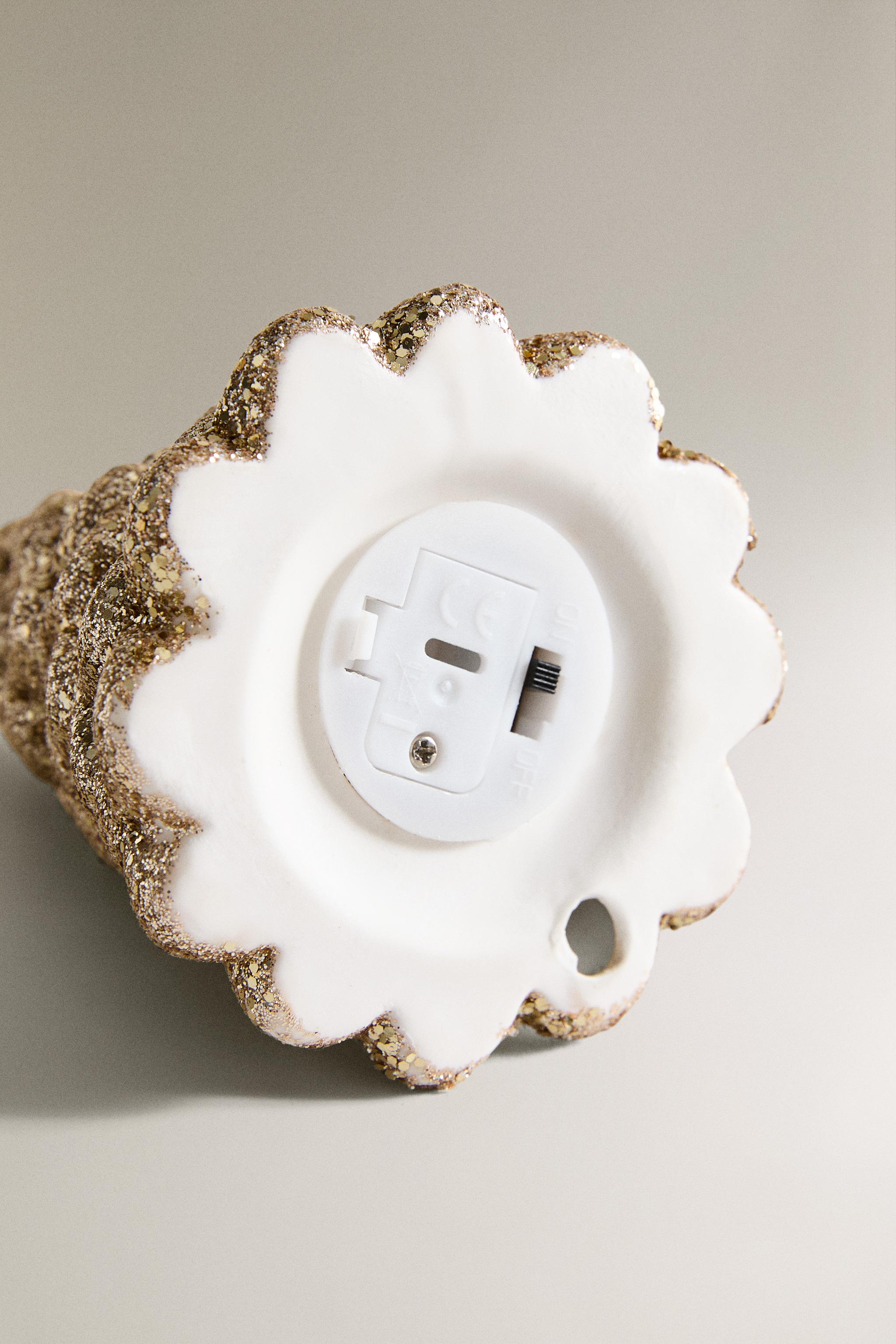 CHRISTMAS TREE LIGHT ORNAMENT